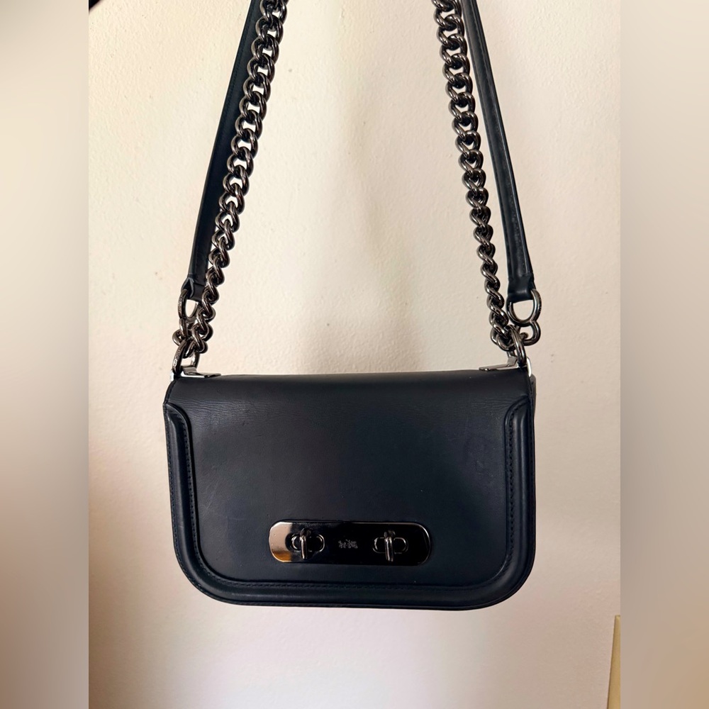 🖤Like New! Black Coach Swagger shoulder/crossbody bag